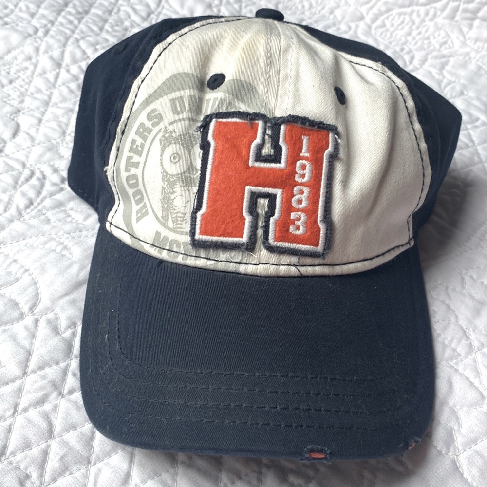 Hooters 🦉Ball Cap